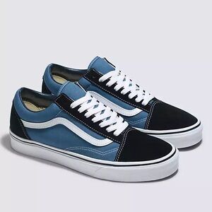 Vans Old Skool in Navy - EUC